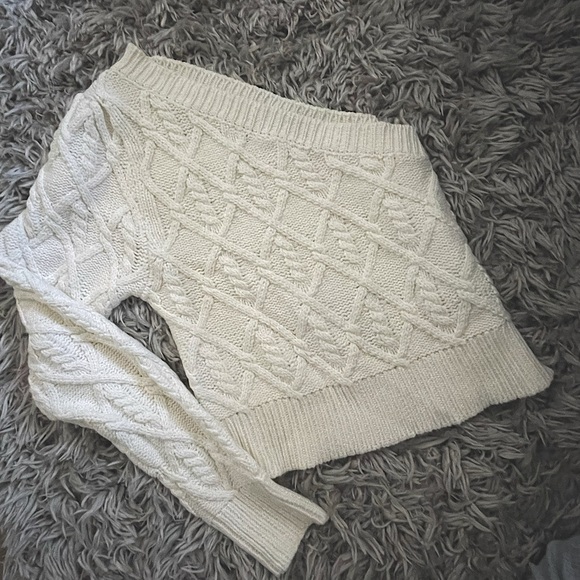 Off the shoulder cable knitted top - Picture 4 of 4